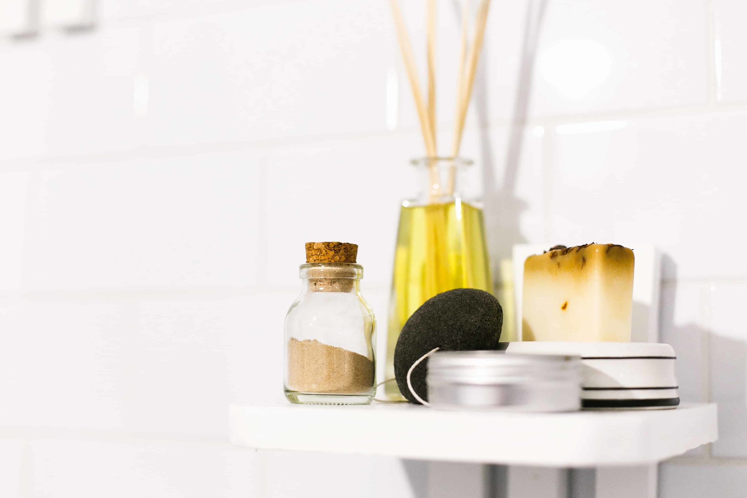 You are currently viewing מפיצי ריח לשירותים – איך רוכשים ואיפה נכון לשים אותם?
